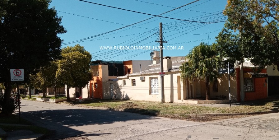 VENDIDO - SUNCHALES - ILLIA 107 - ESQUINA A UNA CUADRA DE AV. H. IRIGOYEN - CASA + Dpto + Local