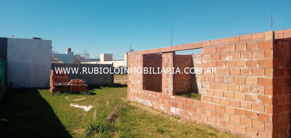 VENDIDO - SUNCHALES - LOTE 300 M2. CON VIVIENDA EN CONSTRUCCION DE 90 M2 cubiertos - Oportunidad