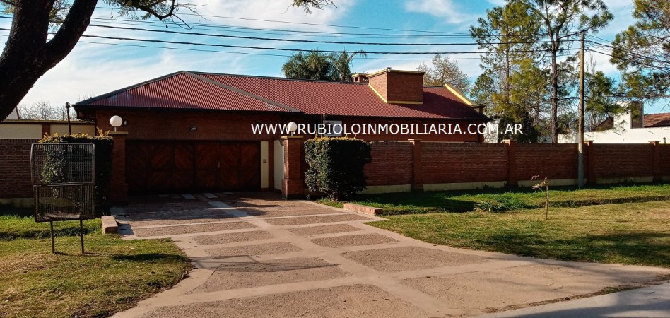 RAFAELA - BARRIO LOS ALAMOS - VIVIENDA  DE 490 M2 CON DEPENDENCIAS EN LOTE DE 2960 M2 