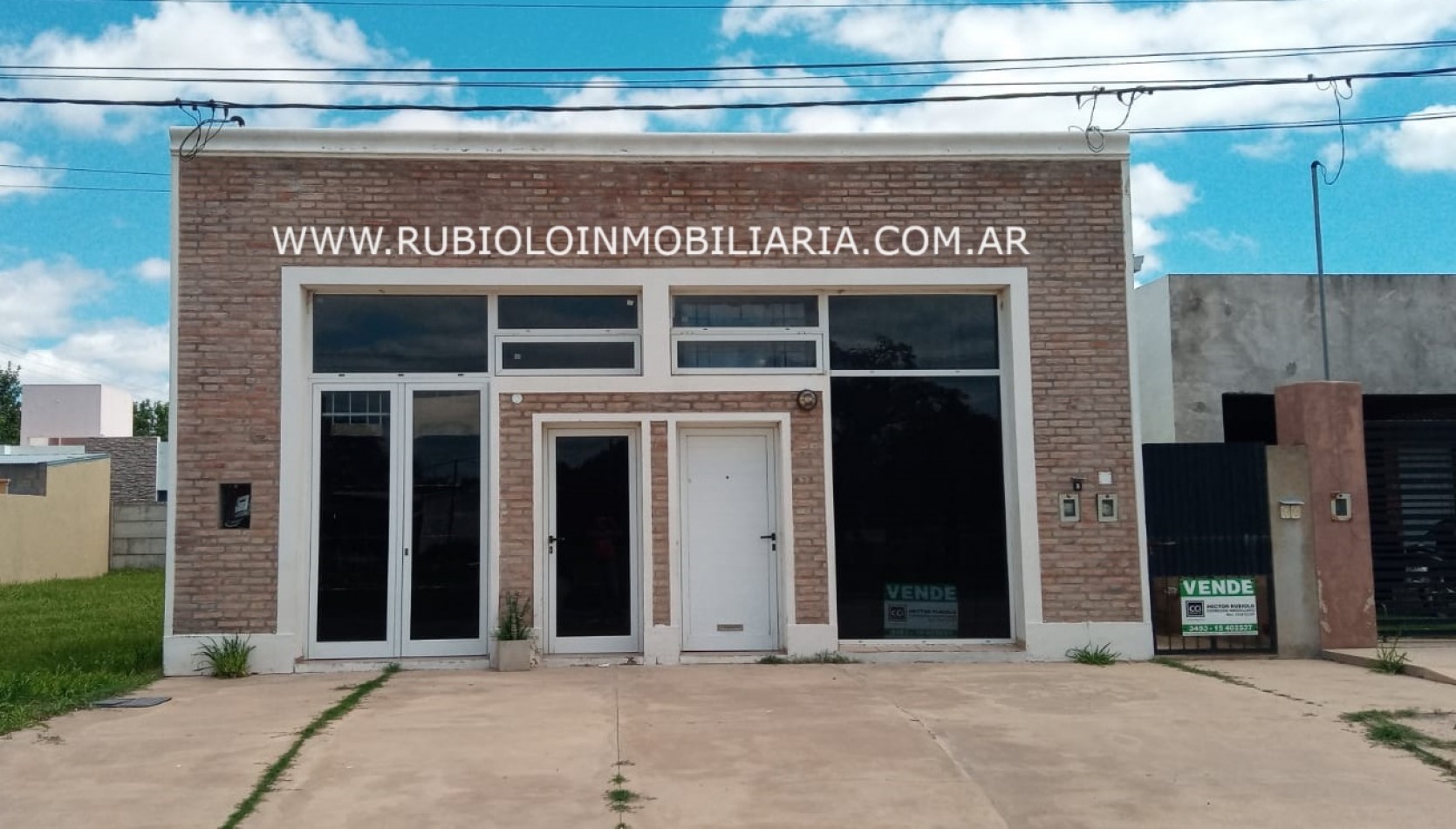 SUNCHALES - 2 LOCALES COMERCIALES CON DEPOSITO + PATIO + DPTO. de 1 DORMITORIO en PLANTA ALTA