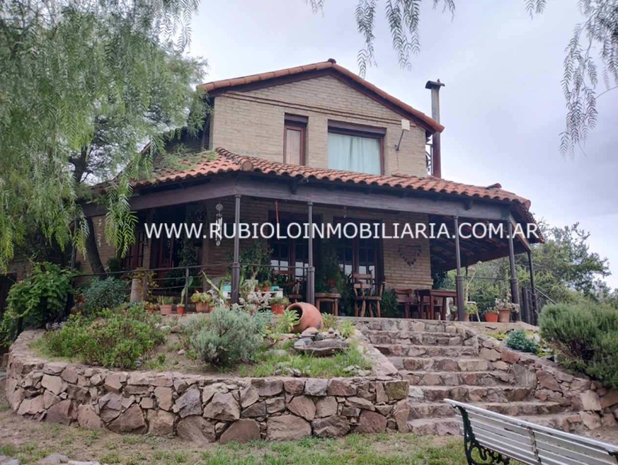 CORDOBA - MENDIOLAZA - CASA EN BARRIO CENTRO  EN LOTE DE 2560 M2