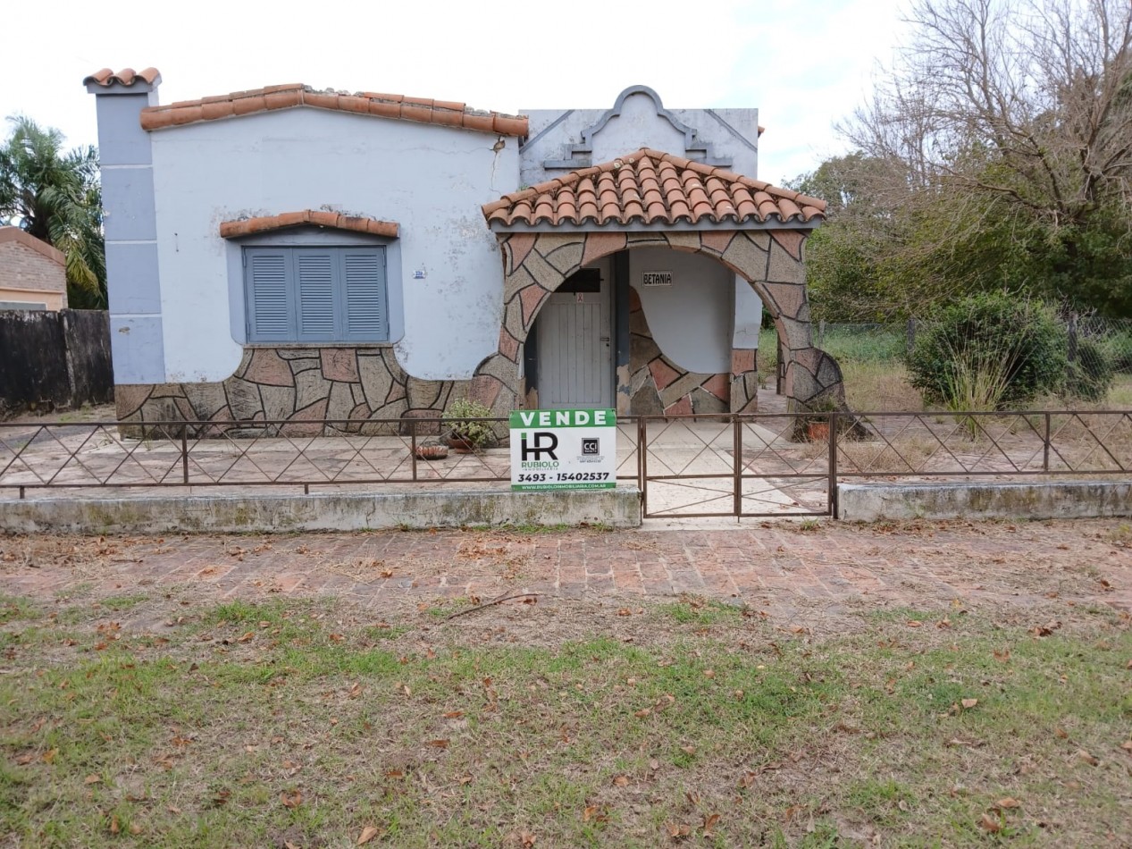 TACURAL - Sta. Fe .- CASA EN AVDA. 9 DE JULIO DE 150 M2 - LOTE DE 700 M2. ....A REMODELAR