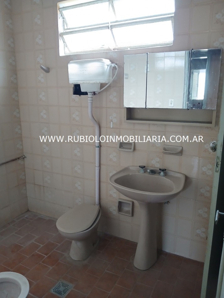 TACURAL - Sta. Fe .- CASA EN AVDA. 9 DE JULIO DE 150 M2 - LOTE DE 700 M2. ....A REMODELAR