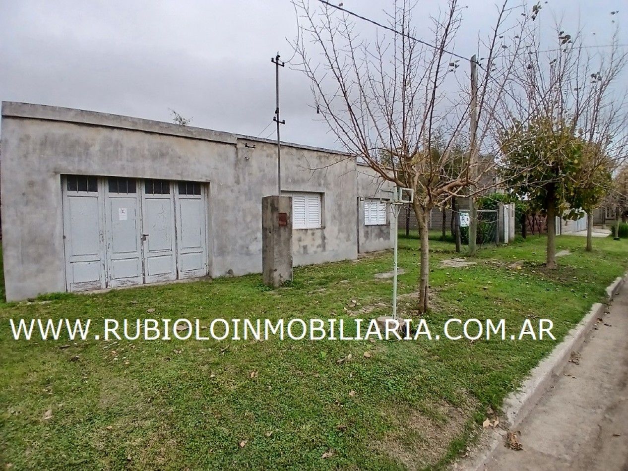CORONEL FRAGA - SF - VIVIENDA 2 DORMITORIOS - GARAGE - AMPLIO LOTE CON DEPOSITO / TALLER