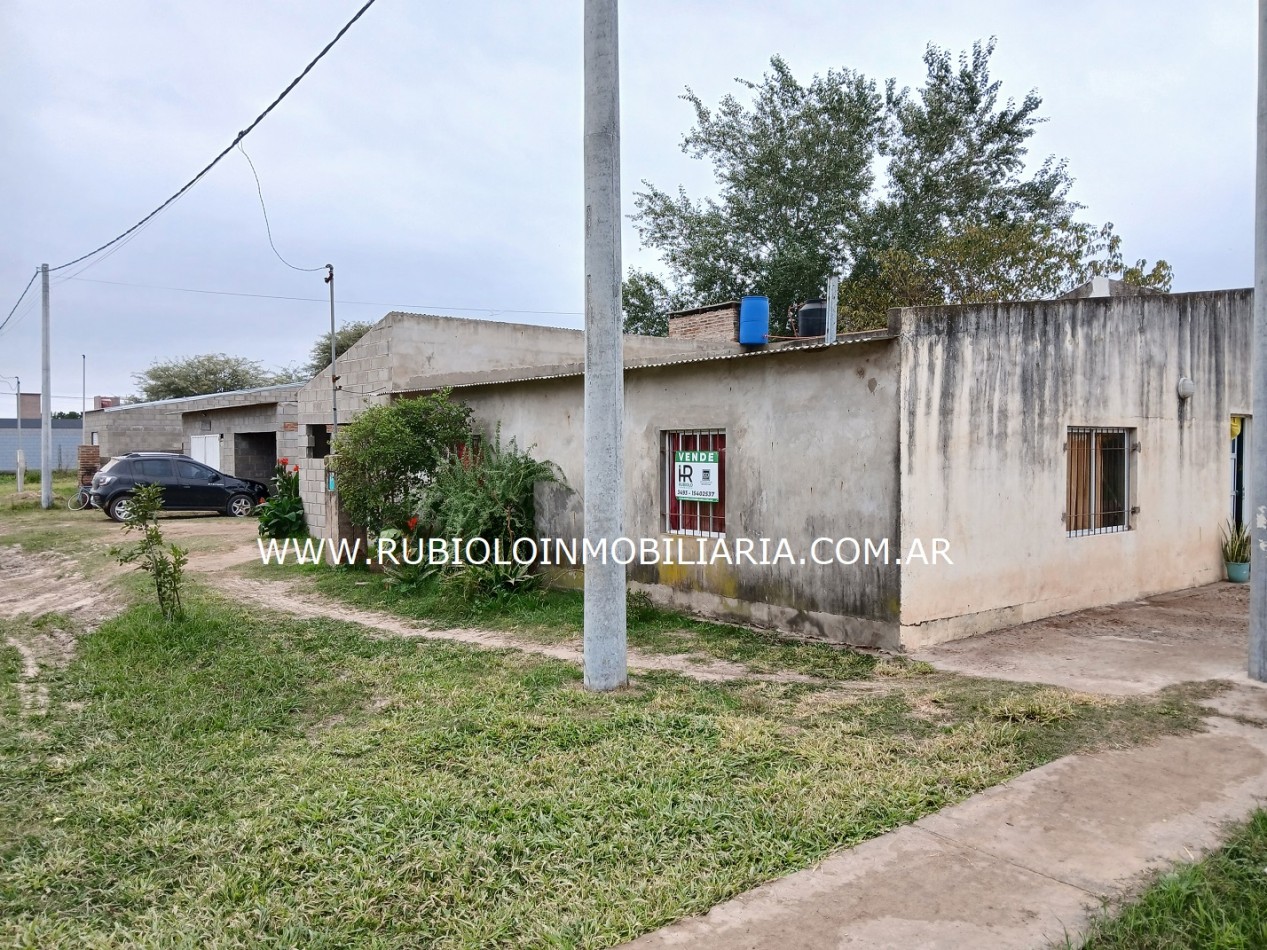 COLONIA ALDAO - VIVIENDA de 3 DORMITORIOS - QUINCHO - PATIO - GARAGE - DEPOSITO / TALLER