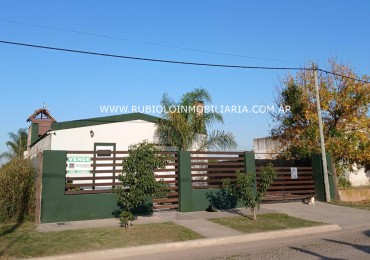 RAMONA - SF - VIVIENDA 3 DORMITORIOS - QUINCHO - GARAGE AMPLIO PARA 2 VEHICULOS
