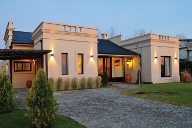 UNA CASA ES UNA MAQUINA COMPLICADA EN LA QUE CADA DIA SE AVERIA ALGUNA COSA, POR ESO ES HEROICO POSEER, MANTENER Y RENOVAR UNA"